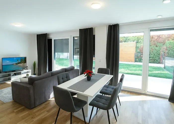 Danube Apartment *